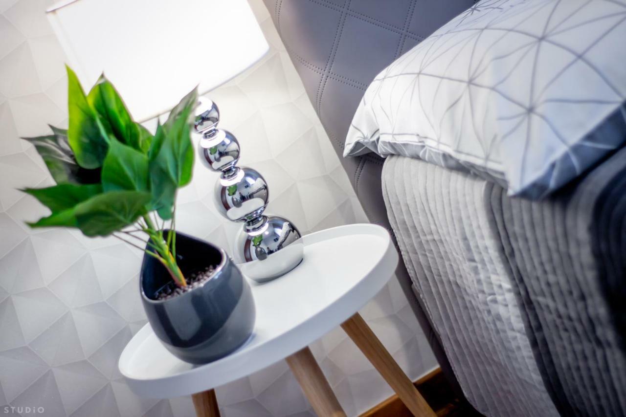 *Clicktheflat* Wilcza 33 Street Apart Rooms In The City Center Warszawa Exteriör bild